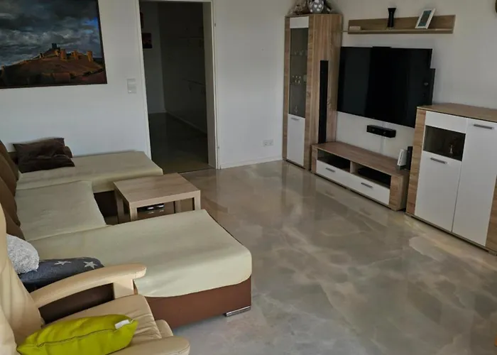 Panoramawohnung In Schoener Lage *